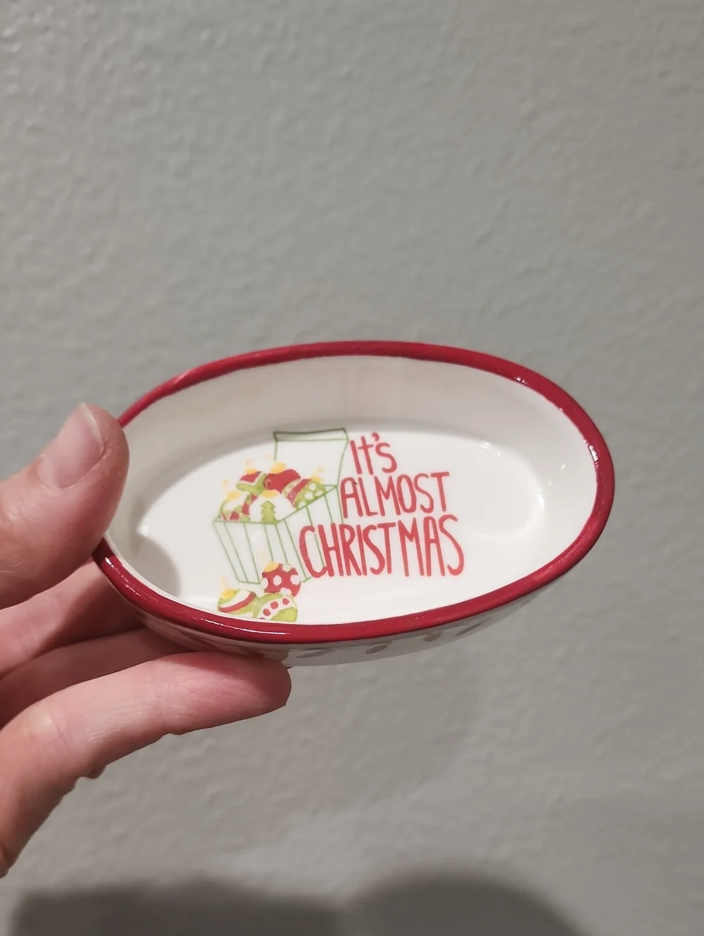 NWT CREATIVE CO-OP 3 HOLIDAY OVAL RAMEKINS
